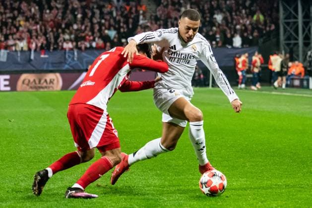 FOOTBALL: BREST vs REAL MADRID Baptiste AUTISSIER MAXPPP - Guingamp 29 01 2025 Baptiste AUTISSIER Maxppp Guingamp ; 29 01 2025 ; Kylian Mbappe et Kenny Lala lors du match Brest vs Real Madrid comptant pour la 8e journee de la Ligue des Champions a Guingamp le 29 janvier 2025. CHAMPIONS LEAGUE Guingamp Guingamp Bretagne France  Copyright: xMAXPPPxBaptistexAUTISSIERx BAU202501290339 BAU202501290339