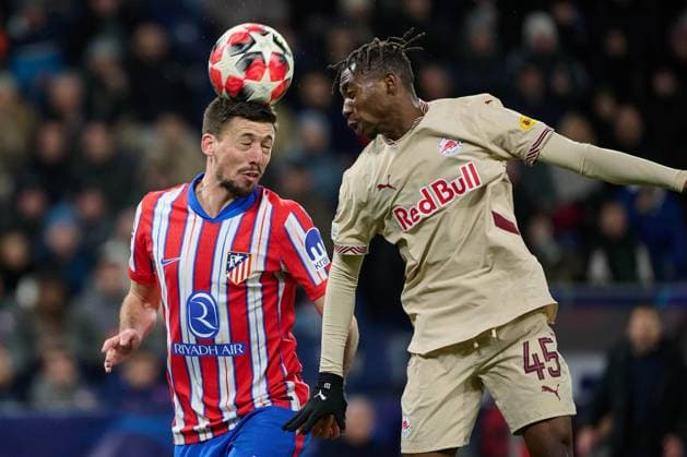 Salzburg, Austria January 29, 2025 Champions League 2024 2025 RB Salzburg vs Atletico de Madrid In the picture from left in the duel Clement Lenglet Madrid , Dorgeles Nene RB Red Bull Arena Copyright: xFotostandx xWassmuthx