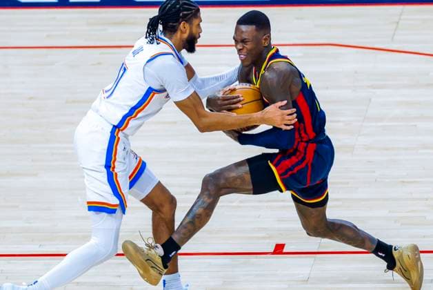 (250130) -- SAN FRANCISCO, Jan. 30, 2025 -- Dennis Schroder (R) of Golden State Warriors breaks through during the NBA, Basketball Herren, USA basketball game between Golden State Warriors and Oklahoma City Thunder in San Francisco, the United States, Jan. 29, 2025 (Photo by Xinhua) (SP)U.S.-SAN FRANCISCO-BASKETBALL-NBA-WARRIORS VS THUNDER ArthurxDong 