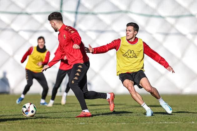 30.01.2025 BIALYSTOK (POLAND) PILKA NOZNA (FOOTBALL) TRENING JAGIELLONIA BIALYSTOK NZ CEZARY POLAK MIGUEL VILLAR FOTO KAMIL SWIRYDOWICZ CYFRASPORT NEWSPIX.PL --- Newspix.pl POLAND OUT!  250130CSKS022