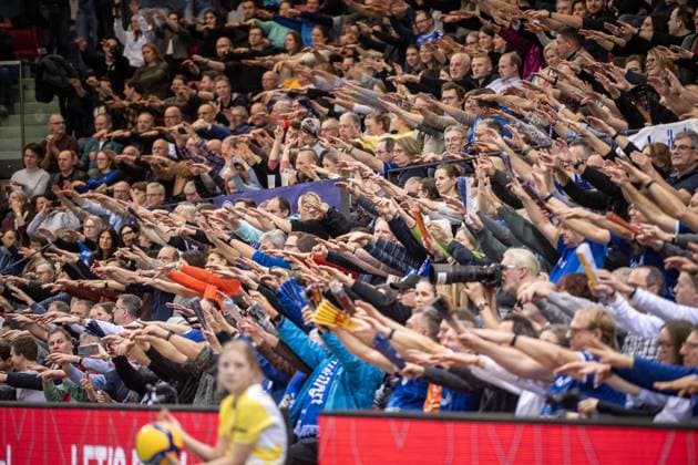 Stuttgart fans cheer on their team GER, Allianz MTV Stuttgart Dresdner SC, Volleyball Bundesliga, VBL, 2024 2025 season, 30 01 2025 GER, Allianz MTV Stuttgart Dresdner SC, Volleyball Bundesliga, VBL, 2024 2025 season, 30 01 2025 Stuttgart Copyright: xSandyxDinkelackerx EP_SDR