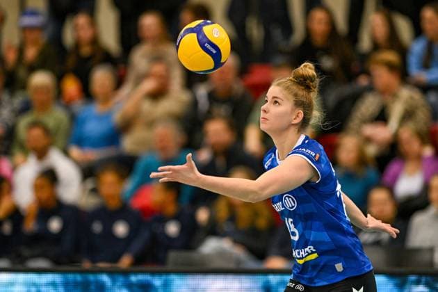 DVL Allianz MTV Stuttgart Dresdner SC 30 01 2025 DVL, Volleyball, 1 Bundesliga, Women, Season 2024 25, Allianz MTV Stuttgart in blue , against Dresdner SC in white red , Pia Kästner, Copyright: xBEAUTIFULxSPORTS TomxBlochx