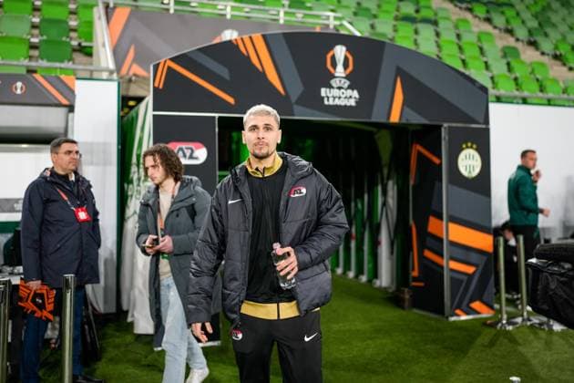 2025-01-30 Ferencvaros v AZ Alkmaar - UEFA Europa League BUDAPEST, HUNGARY - JANUARY 30: Kristijan Belic of AZ looks on during the UEFA Europa League match between Ferencvaros and AZ Alkmaar at Ferencvaros Stadion on January 30, 2025 in Budapest, Hungary. Budapest Ferencvaros Stadion Hungary Content not available for redistribution in The Netherlands directly or indirectly through any third parties. Copyright: xEdxvanxdexPolx