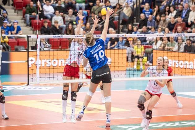 Jolien Knollema Allianz MTV Stuttgart, 10 vs Sarah Straube Dresdner SC, 18 GER, Allianz MTV Stuttgart Dresdner SC, Volleyball Bundesliga, VBL, season 2024 2025, 30 01 2025 GER, Allianz MTV Stuttgart Dresdner SC, Volleyball Bundesliga, VBL, season 2024 2025, 30 01 2025 Stuttgart Copyright: xSandyxDinkelackerx EP_SDR