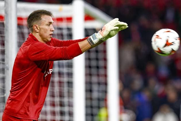 AMSTERDAM , 30-01-2025 , Johan Cruijff Arena , UEFA Europa League football , season 2024 2025, match between Ajax and Galatasaray , Galatasaray goalkeeper Fernando Muslera warming up Ajax - Galatasaray  x27626720x Copyright:
