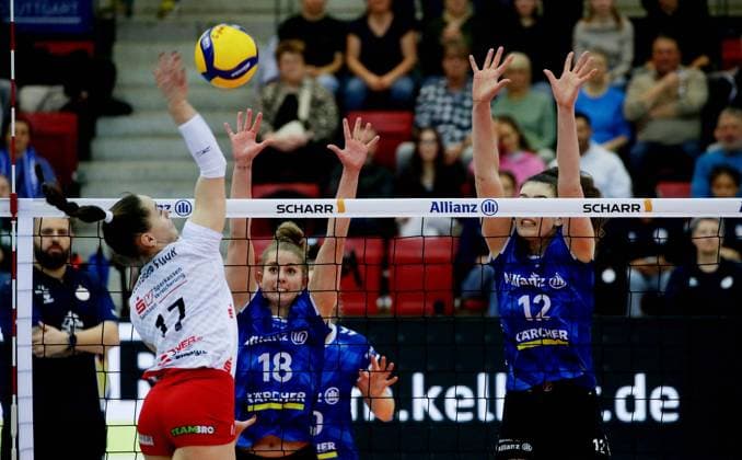 Stuttgart , Volleyball Bundesliga Women, Allianz MTV Stuttgart vs Dresdner SC , from left Lorena Lorber Fijok Dresden Pia Kästner Lucia Varela Gomez Stgt