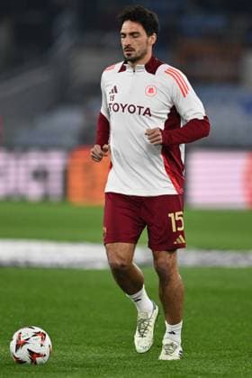 CALCIO - UEFA Europa League - AS Roma vs Eintracht Frankfurt Mats Hummels of A.S. Roma particPhoto by IPA ABACAPRESS.COMtes in the UEFA Europa League 2024 25 League Phase MD8 match between A.S. Roma and Eintracht Frankfurt at Olympic Stadium on January 30, 2025 in Rome, Italy. Rome Italy  Copyright: xIPAxSport ABACAx