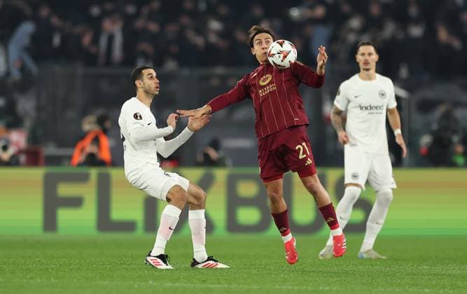 30 01 2025, Football UEFA Europa League, AS Roma Eintracht Frankfurt, emonline, emspor, v l , Ellyes Skhiri Eintracht Frankfurt , Paulo Dybala AS Roma DFL DFB REGULATIONS PROHIBIT ANY USE OF PHOTOGRAPHS AS IMAGE SEQUENCES AND OR QUASI VIDEO xdcx Copyright: HMBxMedia Claus
