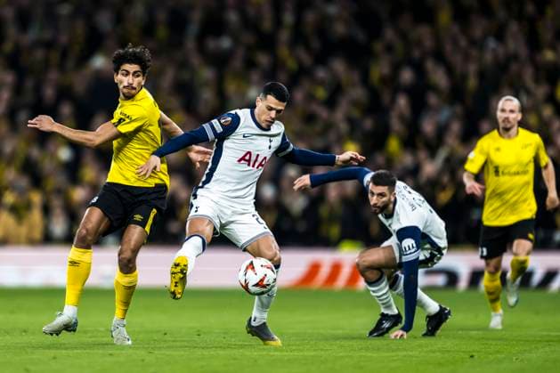 250130 Ahmed Qasem of Elfsborg and Pedro Porro of Tottenham Hotspur during the UEFA Europa League football match between Tottenham Hotspur and Elfsborg on January 30, 2025 in London Photo Emma Wallskog BILDBYRAN COP 320 EW0477 fotboll football soccer fotball uefa europa league europa league tottenham hotspur elfsborg bbeng bbauto  Copyright: EMMAxWALLSKOG BB250130EW039