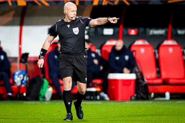 2025-01-30 FC Twente v Besiktas JK - UEFA Europa League 2024 25 League Phase MD8 ENSCHEDE, NETHERLANDS - JANUARY 30: Referee Szymon Marciniak gestures during the UEFA Europa League 2024 25 League Phase MD8 match between FC Twente and Besiktas JK at De Grolsch Veste on January 30, 2025 in Enschede, Netherlands. Enschede De Grolsch Veste Netherlands Content not available for redistribution in The Netherlands directly or indirectly through any third parties. Copyright: xPeterxLousx
