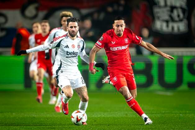 Besiktas JK forwarder Rafa Silva, FC Twente defender Anass Salah Eddine during the match Twente Besiktas at the Grolsch Veste for the UEFA Europa League League phase Matchday 8 season 2024 2025 in ENSCHEDE, Netherlands on 30 january 2025, photo by Marcel van Dorst EYE4images Defodi 746 212110 Defodi-746