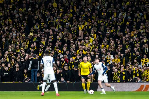 250130 Supporters of Elfsborg during the UEFA Europa League football match between Tottenham Hotspur and Elfsborg on January 30, 2025 in London Photo Emma Wallskog BILDBYRAN COP 320 EW0477 fotboll football soccer fotball uefa europa league europa league tottenham hotspur elfsborg bbeng publik  Copyright: EMMAxWALLSKOG BB250130EW048