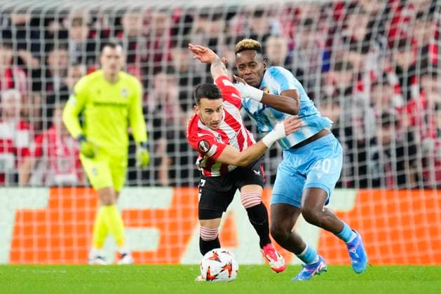 Athletic Club v FC Viktoria Plzen - UEFA Europa League 2024 25 League Phase MD8 Alex Berenguer left winger of Athletic Club and Spain and Sampson Dweh centre-back of Viktoria Plzen and Liberia compete for the ball during the UEFA Europa League 2024 25 League Phase MD8 match between Athletic Club and FC Viktoria Plzen at Estadio de San Mames on January 30, 2025 in Bilbao, Spain. Bilbao Spain  Copyright: xJosexBretonx originalFilename:bretonhernandez-athletic250130_npQ6q.jpg