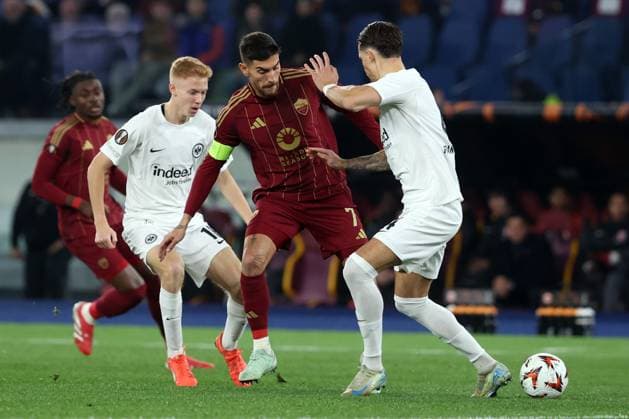 UEFA Europa League, match day 8 - AS Roma vs Eintracht Frankfurt at Olympic Stadium in Rome on 30th January 2025 Rome, Italy 30.01.2025: Hugo Larsson of Eintracht Frankfurt, Lorenzo Pellegrini of Roma during the Uefa Europa League 2024-2025, football match between AS Roma vs Eintracht Frankfurt at Olympic Stadium in Rome. Rome Olympic italy italy Copyright: xmarcoxiacobucci