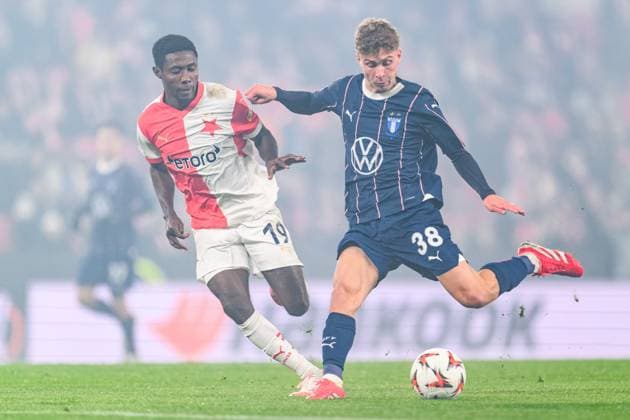 250130 Murphy Dorley of Slavia Prag and Hugo Bolin of Malmö FF during the UEFA Europa League football match between Slavia Prag and Malmö FF on January 30, 2025 in Prague Photo Mathilda Ahlberg BILDBYRAN kod MA MA0779 fotboll football soccer fotball uefa europa league europa league slavia prag malmö ff bbeng  Copyright: MATHILDAxAHLBERG BB250130MA048