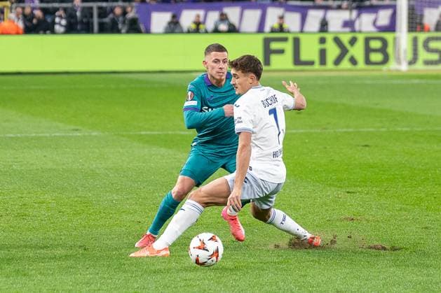 30 01 2025, Football UEFA Europa League, Season 2024 2025, Matchday 08, RSC Anderlecht TSG 1899 Hoffenheim at Lotto Park in Anderlecht duel between Thorgan Hazard RSC Anderlecht, 11 and Tom Bischof TSG 1899 Hoffenheim, 07 Photo Kirchner Media Thomas Haesler Copyright: xKirchner-Media ThomasxHaeslerx