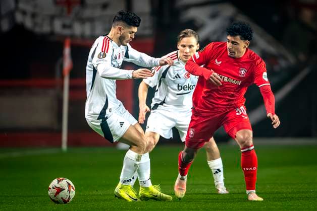 Besiktas JK midfielder Milot Rashica, FC Twente forward Sayf Ltaief during the match Twente Besiktas at the Grolsch Veste for the UEFA Europa League League phase Matchday 8 season 2024 2025 in ENSCHEDE, Netherlands on 30 january 2025, photo by Marcel van Dorst EYE4images Defodi 746 212117 Defodi-746