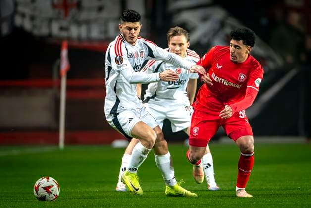Besiktas JK midfielder Milot Rashica, FC Twente forward Sayf Ltaief during the match Twente Besiktas at the Grolsch Veste for the UEFA Europa League League phase Matchday 8 season 2024 2025 in ENSCHEDE, Netherlands on 30 january 2025, photo by Marcel van Dorst EYE4images Defodi 746 212120 Defodi-746