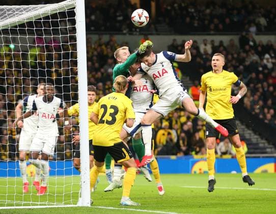 30th January 2025; Tottenham Hotspur Stadium, London, England; UEFA Europa League Football, Tottenham Hotspur versus Elfsborg; Ben Davies of Tottenham Hotspur beats goalkeeper Isak Pettersson of Elfsborg to the incoming corner but the heads over.  ActionPlus12745444 KatiexChan