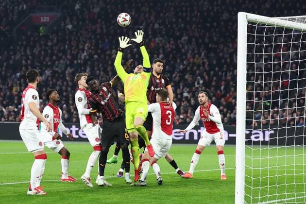 AMSTERDAM, 30-01-2025 , JohanCruijff Arena, football, UEFA Europa League, season 2024 2025, Save by Ajax goalkeeper Remko Pasveer during the match Ajax - Galasataray, Ajax - Galatasaray  x27627113x Copyright: