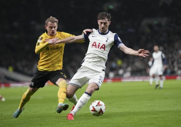 Ben Davies of Tottenham Hotspur and Simon Hedlund of IF Elfsborg Tottenham Hotspur v Elfsborg, UEFA Europa League, Group Stage, Football, Tottenham Hotspur Stadium, London, UK - 30 Jan 2025 EDITORIAL USE ONLY No use with unauthorised audio, video, data, fixture lists, club league logos or live services. Online in-match use limited to 120 images, no video emulation. No use in betting, games or single club league player publications.  Copyright: xJedxLeicester Shutterstockx 15122183h