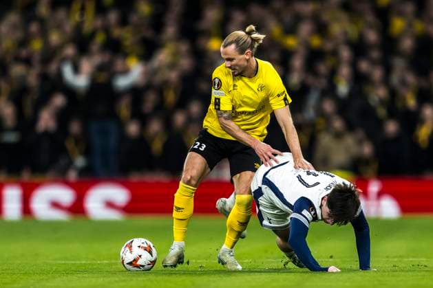 250130 Niklas Hult of Elfsborg and Mikey Moore of Tottenham Hotspur during the UEFA Europa League football match between Tottenham Hotspur and Elfsborg on January 30, 2025 in London Photo Emma Wallskog BILDBYRAN COP 320 EW0477 fotboll football soccer fotball uefa europa league europa league tottenham hotspur elfsborg bbeng  Copyright: EMMAxWALLSKOG BB250130EW056