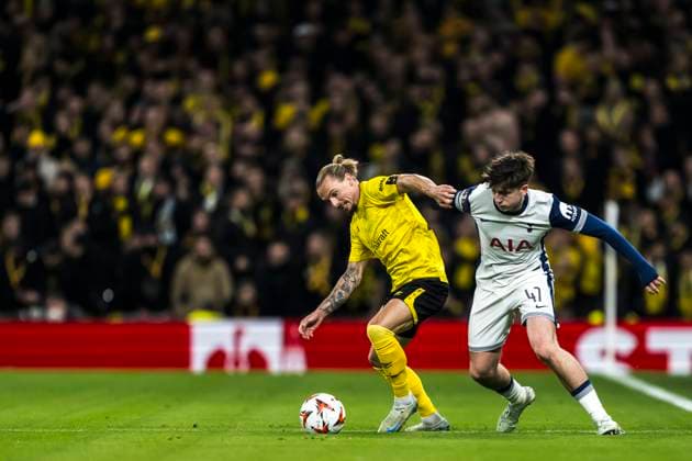 250130 Niklas Hult of Elfsborg and Mikey Moore of Tottenham Hotspur during the UEFA Europa League football match between Tottenham Hotspur and Elfsborg on January 30, 2025 in London Photo Emma Wallskog BILDBYRAN COP 320 EW0477 fotboll football soccer fotball uefa europa league europa league tottenham hotspur elfsborg bbeng  Copyright: EMMAxWALLSKOG BB250130EW057