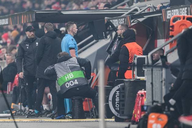 250130 VAR check of a potential penalty kick during the UEFA Europa League football match between Slavia Prag and Malmö FF on January 30, 2025 in Prague Photo Mathilda Ahlberg BILDBYRAN kod MA MA0779 fotboll football soccer fotball uefa europa league europa league slavia prag malmö ff bbeng  Copyright: MATHILDAxAHLBERG BB250130MA052