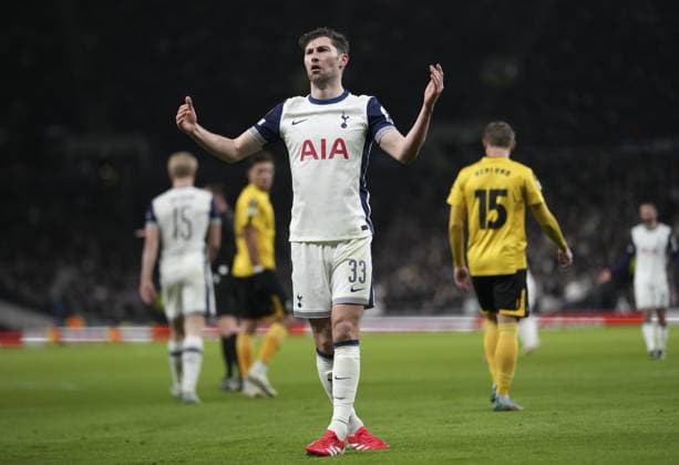 A dejected Ben Davies of Tottenham Hotspur Tottenham Hotspur v Elfsborg, UEFA Europa League, Group Stage, Football, Tottenham Hotspur Stadium, London, UK - 30 Jan 2025 EDITORIAL USE ONLY No use with unauthorised audio, video, data, fixture lists, club league logos or live services. Online in-match use limited to 120 images, no video emulation. No use in betting, games or single club league player publications.  Copyright: xJedxLeicester Shutterstockx 15122183a