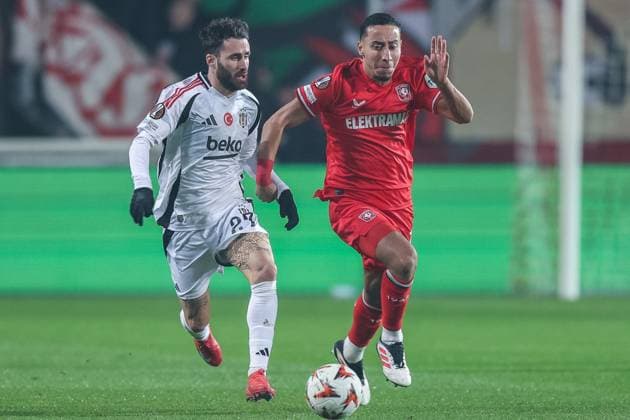 Soccer UEFA Europa League matchday 8 FC Twente Enschede Besiktas JK on 30 01 2025 at Arena De Grolsch Veste in Enschede Rafa Istanbul , left Anass Salah Eddine Enschede , right xJRx