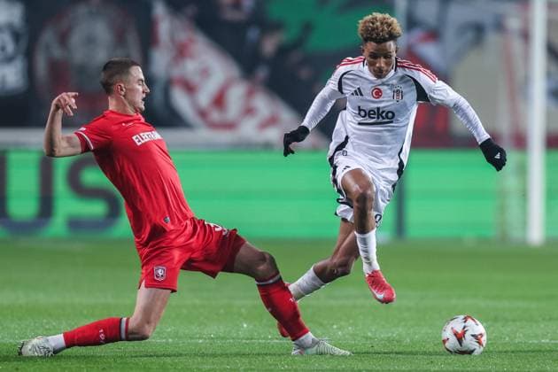 Soccer UEFA Europa League Matchday 8 FC Twente Enschede Besiktas JK on 30 01 2025 at Arena De Grolsch Veste in Enschede Gustaf Lagerbielke Enschede , left Gedson Fernandes Istanbul , right xJRx