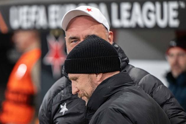 Jindrich Trpisovsky say hello to Henrik Rydstrom during UEFA Europa league match, SK Slavia Prague - Malmo FF , 30. january 2025, Fortuna Arena, Prague, Czech republic Copyright: xMICHALxFAJT,ZOSPORTU.SKx FAJ_1948