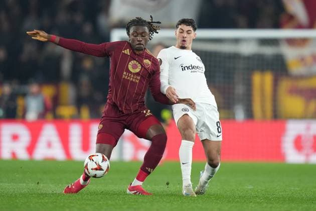 Roma& x2019;s Manu Kone Eintracht Frankfurt s Fares Chaibi during the UEFA Europa League single group between Roma and Entracht Francoforte at the Olympic Stadium in Rome, Italy - Thursday 30 January 2025 - Soccer  Copyright: xAlfredoxFalcone LaPressex