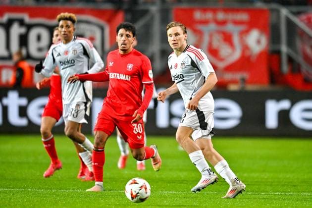 ENSCHEDE, Stadium Grolsch Veste, 30-01-2025 , season 2024 2025 , Europa League during the match Twente - Besiktas FC Twente player Sayfallah Ltaief vs Besiktas JK player Jonas Svensson Twente - Besiktas  x27627156x Copyright: