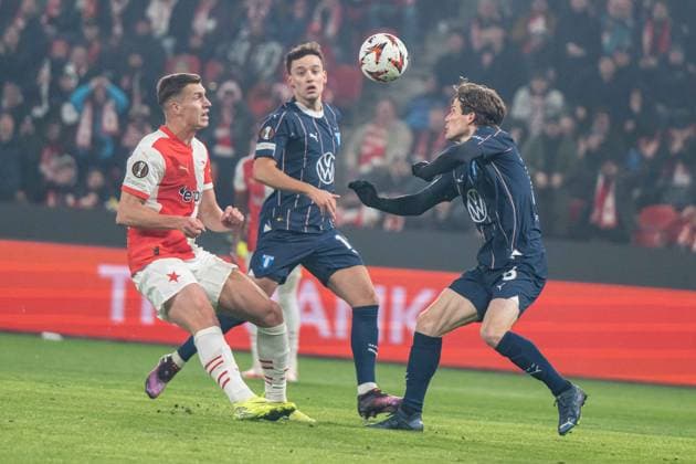 Daniel Fila in a battle with Soren Rieks during UEFA Europa league match, SK Slavia Prague - Malmo FF , 30. january 2025, Fortuna Arena, Prague, Czech republic Copyright: xMICHALxFAJT,ZOSPORTU.SKx FAJ_2068