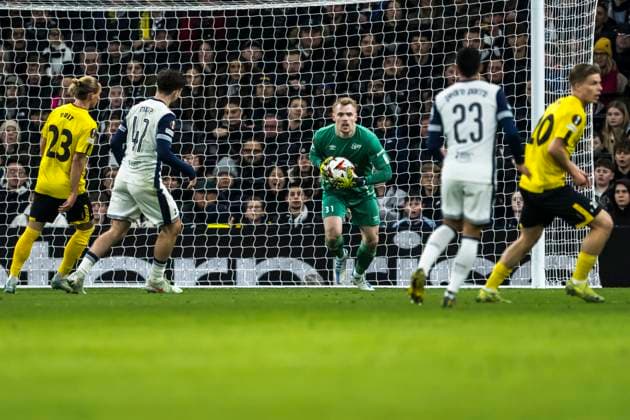 250130 Goalkeeper Isak Pettersson of Elfsborg during the UEFA Europa League football match between Tottenham Hotspur and Elfsborg on January 30, 2025 in London Photo Emma Wallskog BILDBYRAN COP 320 EW0477 fotboll football soccer fotball uefa europa league europa league tottenham hotspur elfsborg bbeng bbauto  Copyright: EMMAxWALLSKOG BB250130EW063
