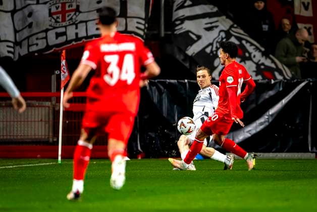 Besiktas JK defender Jonas Svensson, FC Twente forward Sayf Ltaief during the match Twente Besiktas at the Grolsch Veste for the UEFA Europa League League phase Matchday 8 season 2024 2025 in ENSCHEDE, Netherlands on 30 january 2025, photo by Marcel van Dorst EYE4images Defodi 746 212128 Defodi-746