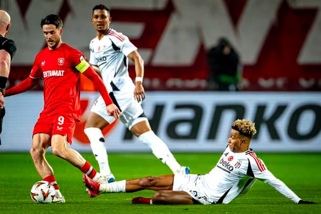 FC Twente forward Ricky van Wolfswinkel, Besiktas JK midfielder Gedson Fernandes during the match Twente Besiktas at the Grolsch Veste for the UEFA Europa League League phase Matchday 8 season 2024 2025 in ENSCHEDE, Netherlands on 30 january 2025, photo by Marcel van Dorst EYE4images Defodi 746 212131 Defodi-746
