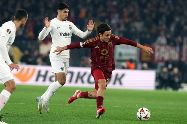 Rome, Italy 30.01.2025: Fares Chaibi of Eintracht Frankfurt, Paulo Dybala of Roma during the Uefa Europa League 2024-2025, football match between AS Roma vs Eintracht Frankfurt at Olympic Stadium in Rome.  Copyright: xMarcoxIacobucci IPAxSportx xipa-agency.netx xx IPA_53472066 IPA_Agency_IPA53472066