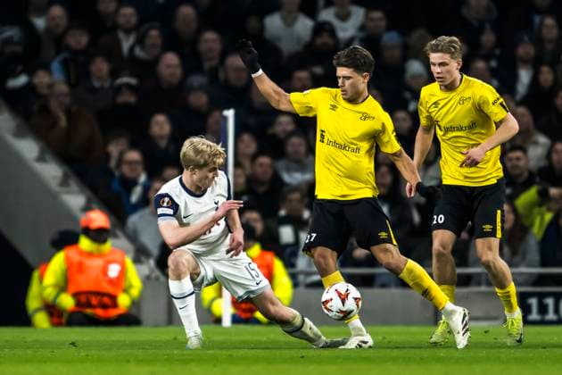 250130 Lucas Bergvall of Tottenham Hotspur, Besfort Zeneli and Gottfrid Rapp of Elfsborg during the UEFA Europa League football match between Tottenham Hotspur and Elfsborg on January 30, 2025 in London Photo Emma Wallskog BILDBYRAN COP 320 EW0477 fotboll football soccer fotball uefa europa league europa league tottenham hotspur elfsborg bbeng bbauto  Copyright: EMMAxWALLSKOG BB250130EW065