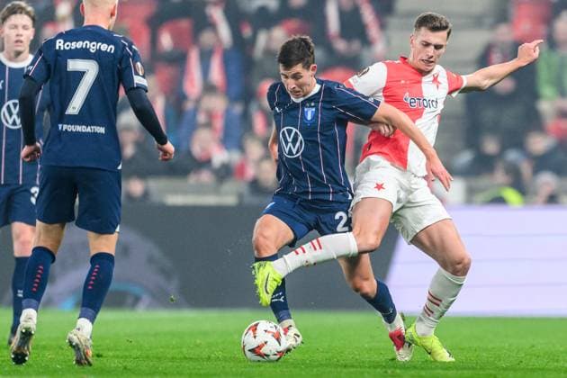 250130 Lasse Berg Johnsen of Malmö FF and Daniel Fila of Slavia Prague during the UEFA Europa League football match between Slavia Prague and Malmö FF on January 30, 2025 in Prague Photo Mathilda Ahlberg BILDBYRAN kod MA MA0779 fotboll football soccer fotball uefa europa league europa league slavia prag malmö ff bbeng bbauto  Copyright: MATHILDAxAHLBERG BB250130MA057