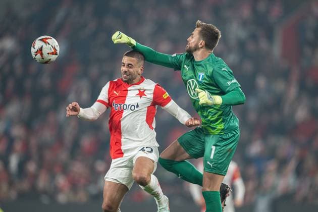 Ondrej Lingr in a battle with Ricardo Friedrich during UEFA Europa league match, SK Slavia Prague - Malmo FF , 30. january 2025, Fortuna Arena, Prague, Czech republic Copyright: xMICHALxFAJT,ZOSPORTU.SKx MAJ_3553