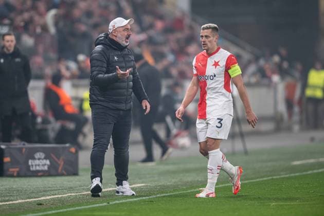 Jindrich Trpisovsky gesticulates to TOmas Holes during UEFA Europa league match, SK Slavia Prague - Malmo FF , 30. january 2025, Fortuna Arena, Prague, Czech republic Copyright: xMICHALxFAJT,ZOSPORTU.SKx MAJ_3577