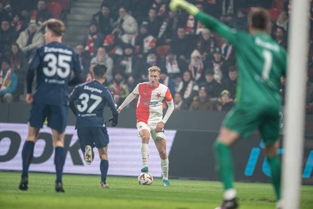 Ondrej Zmrzly in a battle during UEFA Europa league match, SK Slavia Prague - Malmo FF , 30. january 2025, Fortuna Arena, Prague, Czech republic Copyright: xMICHALxFAJT,ZOSPORTU.SKx MAJ_3613