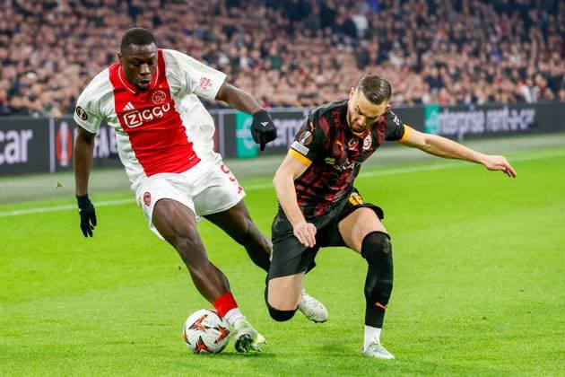 AMSTERDAM , 30-01-2025 , Johan Cruijff Arena , UEFA Europa League football , season 2024 2025, match between Ajax and Galatasaray , Ajax player Brian Brobbey and Galatasaray player Berkan Kutlu Ajax - Galatasaray  x27627327x Copyright: