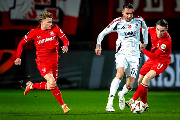 FC Twente midfielder Sem Steijn Besiktas JK defender Emirhan Topcu, FC Twente forward Daan Rots during the match Twente Besiktas at the Grolsch Veste for the UEFA Europa League League phase Matchday 8 season 2024 2025 in ENSCHEDE, Netherlands on 30 january 2025, photo by Marcel van Dorst EYE4images Defodi 746 212147 Defodi-746