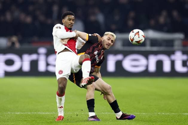 AMSTERDAM - (l-r) Jorrel Hato of Ajax, Baris Alper Yilmaz of Galatasaray SK during the UEFA Europa League match between AFC Ajax and Galatasaray at the Johan Cruijff ArenA on Jan. 30, 2025 in Amsterdam, Netherlands. ANP KOEN VAN WEEL UEFA Europa League 2024 25 League Phase MD8 2024 25 xVIxANPxSportx xxANPxIVx 518735604 originalFilename: 518735604.jpg