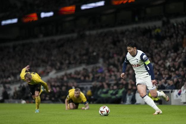 Son Heung-Min of Tottenham Hotspur races past two Elfsborg defenders lying on the ground Tottenham Hotspur v Elfsborg, UEFA Europa League, Group Stage, Football, Tottenham Hotspur Stadium, London, UK - 30 Jan 2025 EDITORIAL USE ONLY No use with unauthorised audio, video, data, fixture lists, club league logos or live services. Online in-match use limited to 120 images, no video emulation. No use in betting, games or single club league player publications.  Copyright: xJedxLeicester Shutterstockx 15122183m