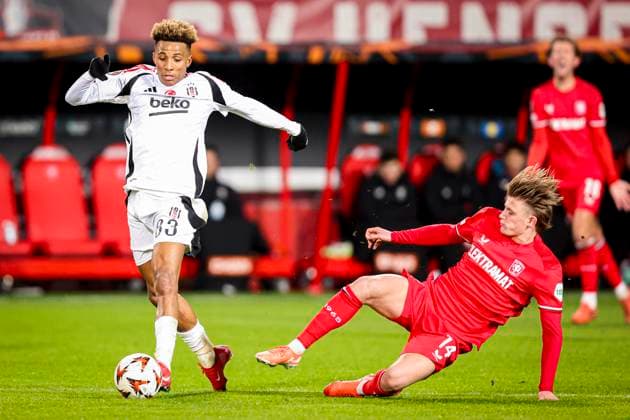2025-01-30 FC Twente v Besiktas JK - UEFA Europa League 2024 25 League Phase MD8 ENSCHEDE, NETHERLANDS - JANUARY 30: Gedson Fernandes of Besiktas JK battles for possession with Sem Steijn of FC Twente during the UEFA Europa League 2024 25 League Phase MD8 match between FC Twente and Besiktas JK at De Grolsch Veste on January 30, 2025 in Enschede, Netherlands. Enschede De Grolsch Veste Netherlands Content not available for redistribution in The Netherlands directly or indirectly through any third parties. Copyright: xPeterxLousx