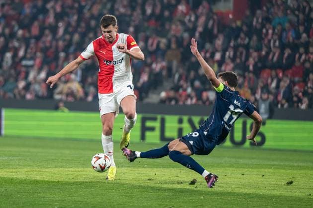 Daniel Fila in a battle during UEFA Europa league match, SK Slavia Prague - Malmo FF , 30. january 2025, Fortuna Arena, Prague, Czech republic Copyright: xMICHALxFAJT,ZOSPORTU.SKx FAJ_2175